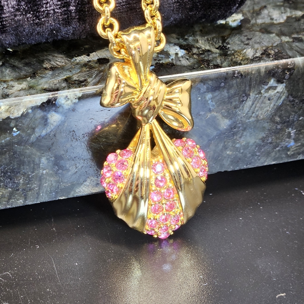 Rare gold captured heart pendant necklace 1-3/4 in x 1 in pink